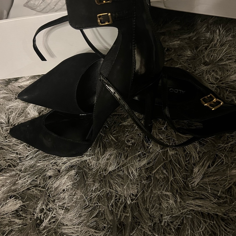 Also classy pumps